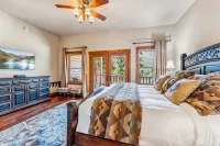 Private Hot Tub and Stunning Mountain Views - Luxurious Escape