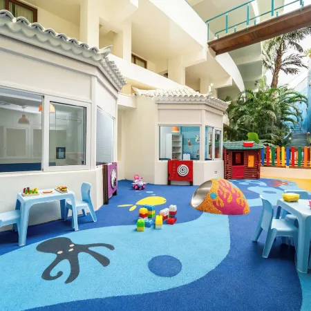 Hovima la Pinta Beachfront Family Hotel