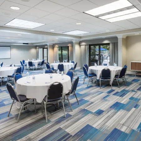 Holiday Inn Express & Suites WILMINGTON-UNIVERSITY CTR by IHG