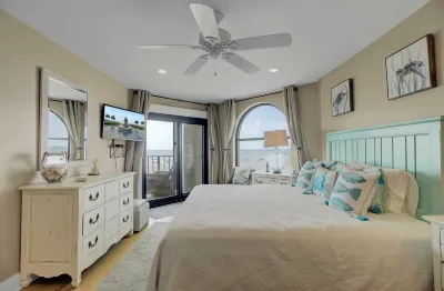 211 Seascape by AvantStay Oceanfront View Pool