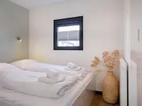 Houseboat Sneekermeer with Garden and Views