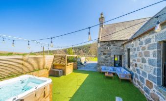 Kirkton Family Farmhouse with Hot Tub, Alford, Aberdeenshire