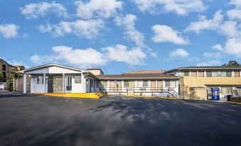 Sea Rock Inn - Long Beach