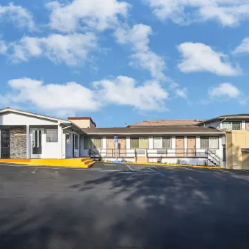 Sea Rock Inn - Long Beach