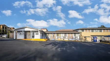 Sea Rock Inn - Long Beach