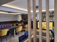 The Gatwick White House Hotel - bar