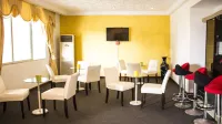 Embassy Suites Hotels & Restaurant - 4 Sao