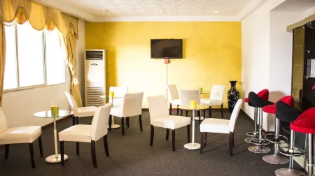 Embassy Suites Hotels & Restaurant Отели в г. Грэйтер Монровия