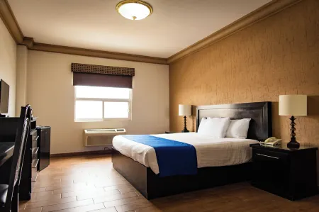 Hotel Conquistador Inn by US Consulate Отели рядом с достопримечательностью «Gran Plaza Juan Gabriel»