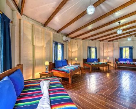 Cosmic Crab Resort Hotels in Carenero