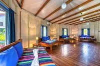 Cosmic Crab Resort Hotels in Carenero