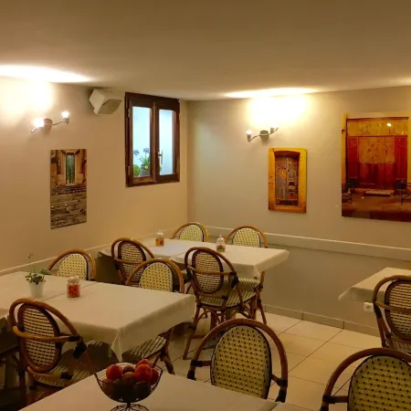 Hôtel Bosquet Pau Centre - Self Check in Budget Hotel