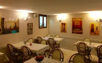 Hôtel Bosquet Pau Centre - Self Check in Budget Hotel - Desayuno