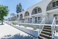 Motel 6 Orange, CA - Anaheim Các khách sạn gần Hilbert Museum of California Art