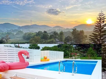 Baan Suan Rojjana Отели рядом с достопримечательностью «Muak Lek waterfall»