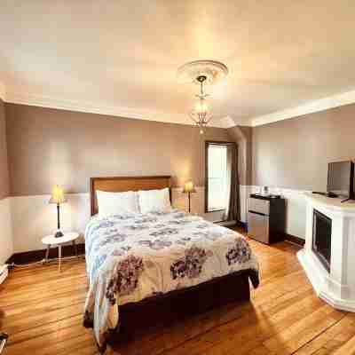 Le Chateau du Lac Rooms