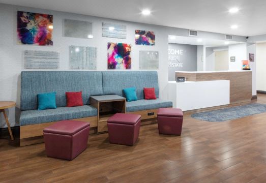 5. 햄프턴 인 라스..