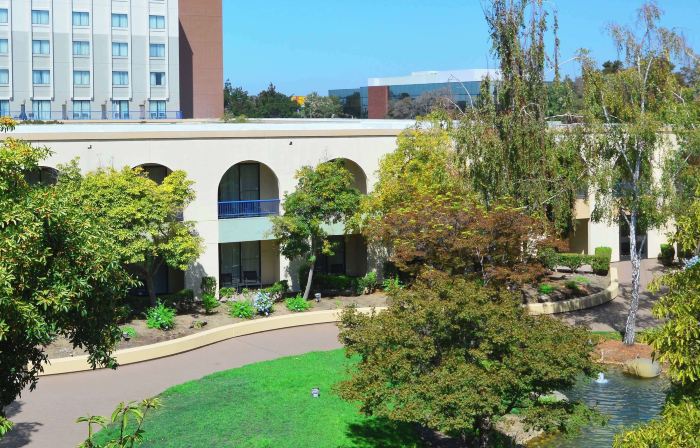 DoubleTree by Hilton Newark-Fremont