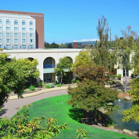 DoubleTree by Hilton Newark-Fremont