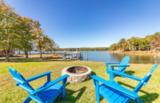 Ultimate Lakefront House, Private Boat Ramp, Dock, Game Room, Fenced in, Dogs ok