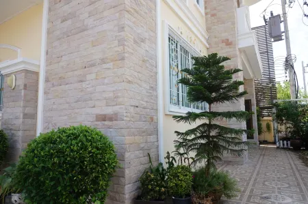 The Nine Mansion Отели рядом с Аэропорт Убонратчатхани