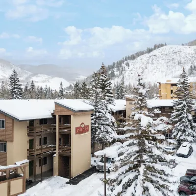Eagle Point Resort Hotels near Sandstone