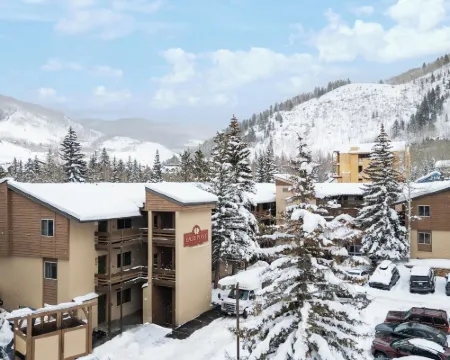 อีเกิลพอยท์รีสอร์ท โรงแรมในเวล