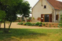 Village Toue du Domaine des Demoiselles Hotels in Digoin