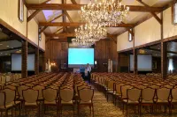 Normandy Farm Hotel & Conference Center - parking