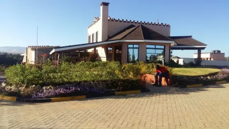Regency Mount Kenya Hotel Отели в г. Timau