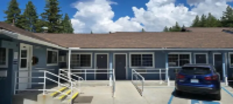 青鳥日套房旅店