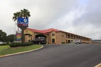 Chaparral Motel Hallettsville Hotels in Lavaca County