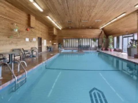 Ramada by Wyndham Kelowna Hotel & Conference Center Hotels in Kelowna