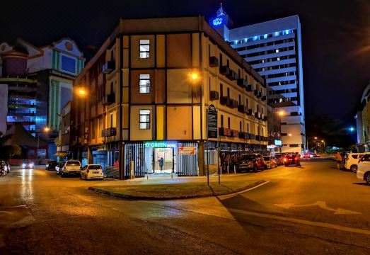 디그린 호텔 쿠칭