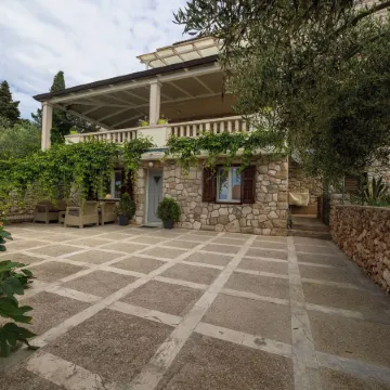 Apartments and Rooms Lea