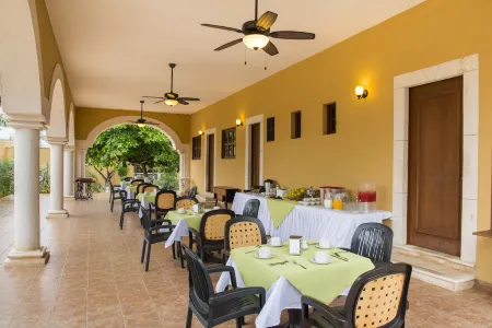 TecnoHotel Valladolid Отели рядом с достопримечательностью «Convent de San Bernardino de Siena»