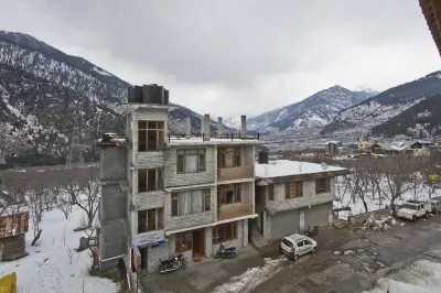 Sarthak B&B Hotels in Hallan-i