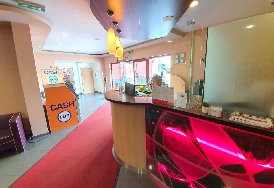 아리온 에어포트 호텔의 아르데코 스타일 바/라운지