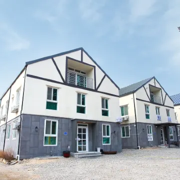 Odae Mountain Golden Light Pension Hotels near Woljeongsa Temple & Fir Tree Forest