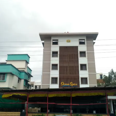 Hotel Maval Grand
