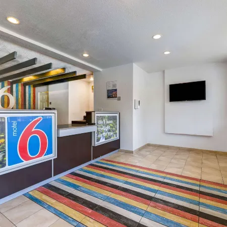 Motel 6 Kirkland, WA - North Kirkland