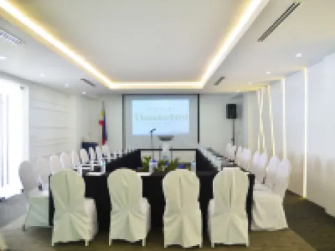ธันเดอร์เบิร์ด รีสอร์ท - โพโรพอยท์ โรงแรมในซานเฟอร์นันโด