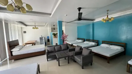 Istana Baylon Resort Отели рядом с достопримечательностью «Остров Потипот»