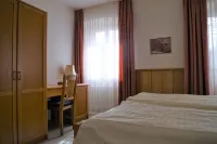 하우스 바르나바스 임 엥겔 - 가스트하우스 엥겔 토트나우 호텔