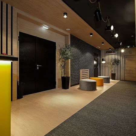 Maccani Black Luxury Suites