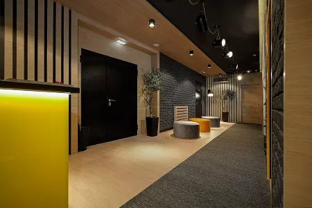 Maccani Black Luxury Suites