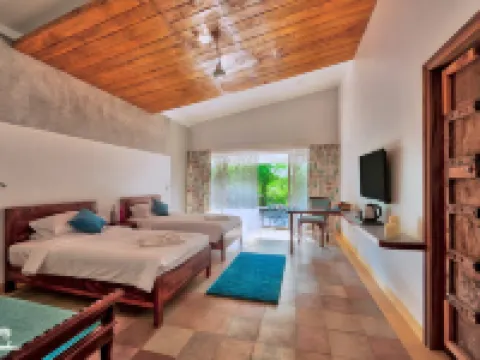Red Earth Tadoba Hotels in Chandrapur District
