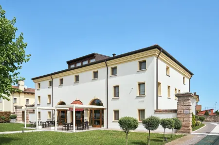 Albergo Antica Corte Marchesini Отели в г. Arzergrande