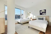 New Fab 4 Br - Outdoor Deck - Gym - Mins to NYC โรงแรมใน