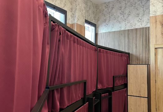 4. 벨벳 호스텔 패..